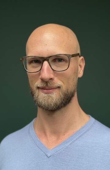 dr_julius_henne.jpeg